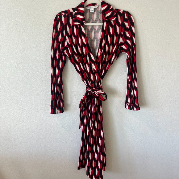 Diane von Furstenberg Size 10 Wrap Dress - Red Black White Arrow print - Picture 6 of 10